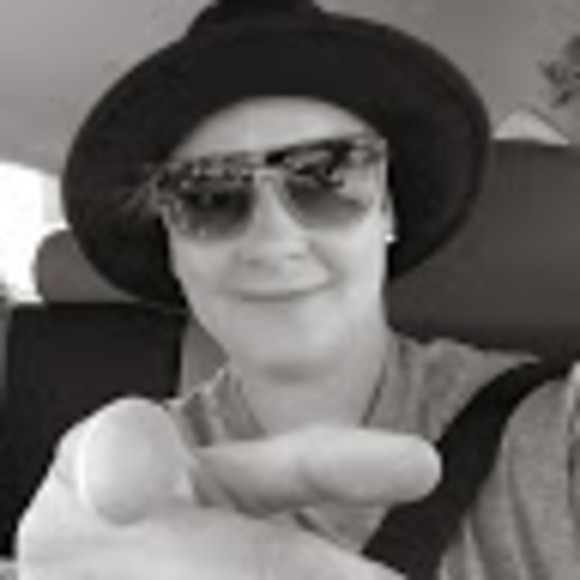 Meet your Posher, Jen - Picture 1 of 1